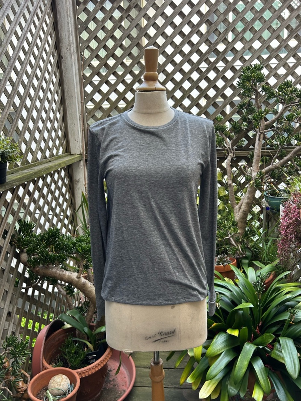 Outdoor Voices Heather Gray Long Sleeve Crew Tee Size Small.  EUC